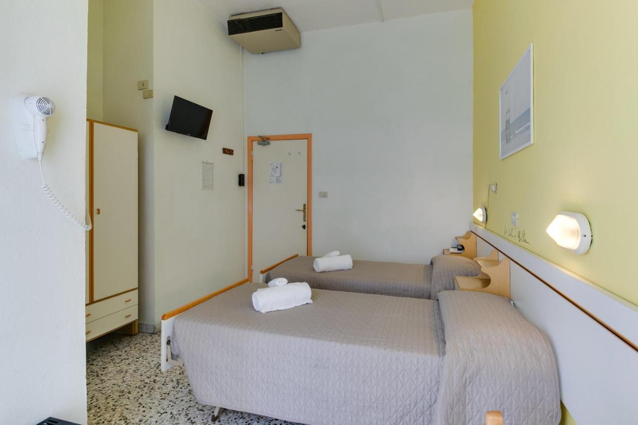 Hotel Villa Merope Rímini Exterior foto